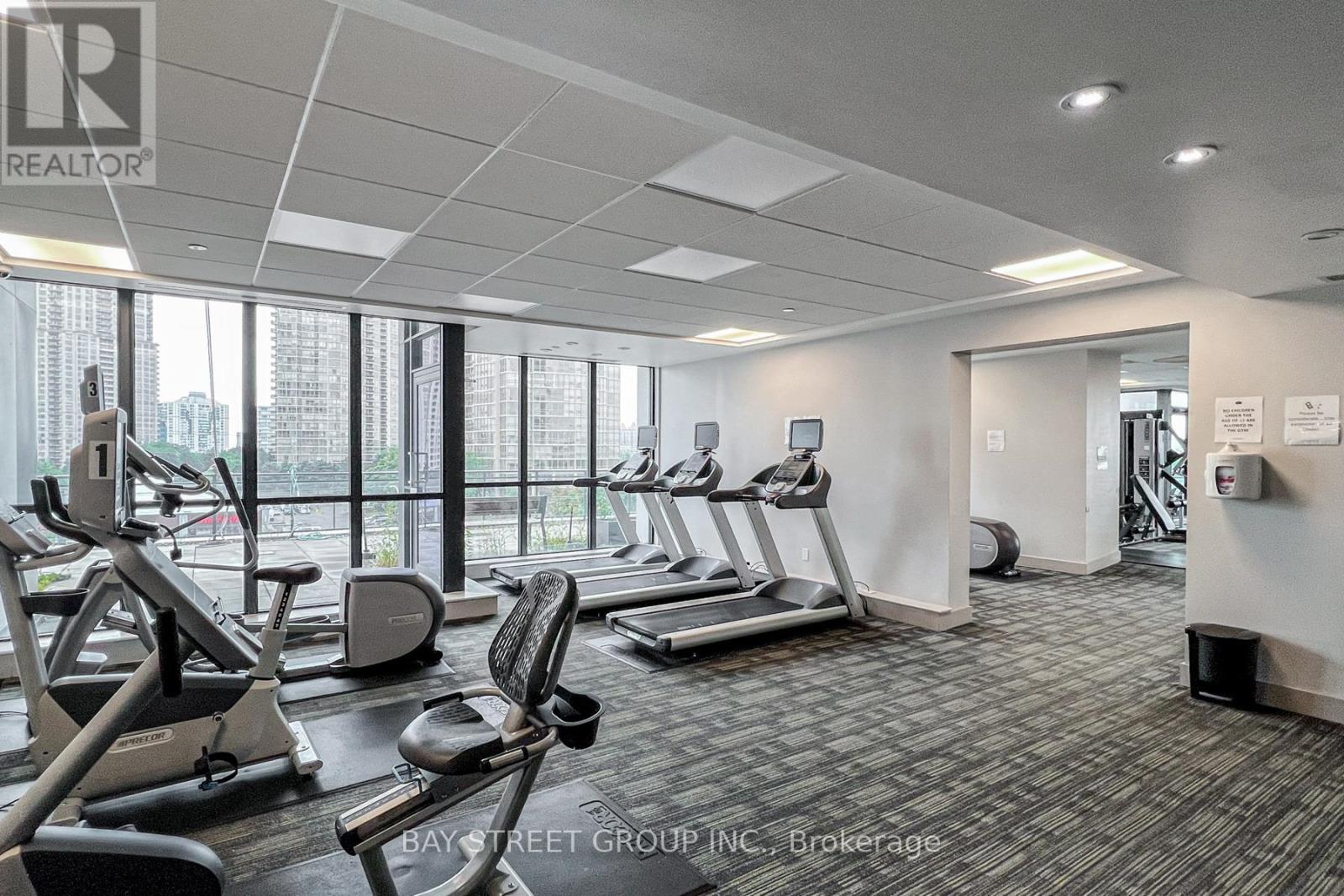 2801 - 75 Eglinton Avenue W, Mississauga, Ontario  L5R 0E5 - Photo 4 - W12679392