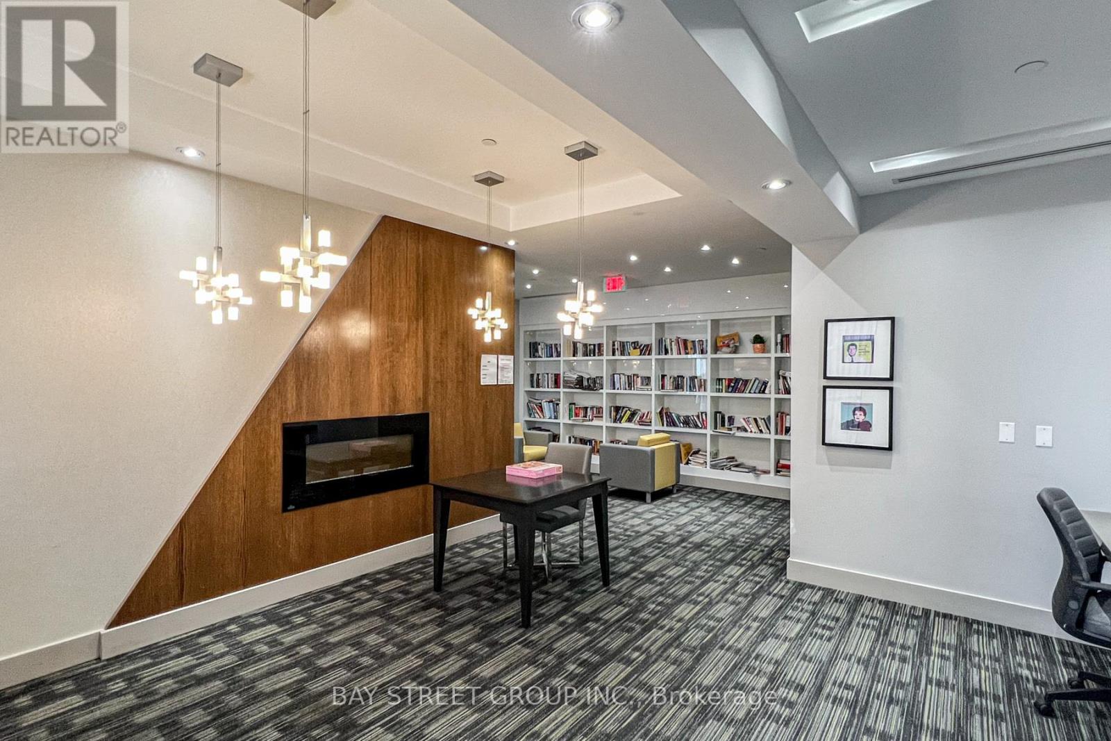 2801 - 75 Eglinton Avenue W, Mississauga, Ontario  L5R 0E5 - Photo 6 - W12679392