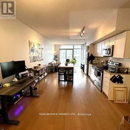 2515 - 105 The Queensway Avenue, Toronto, Ontario  M6S 5B5 - Photo 3 - W12679398