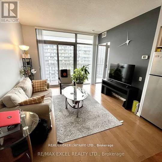 2515 - 105 The Queensway Avenue, Toronto, Ontario  M6S 5B5 - Photo 7 - W12679398