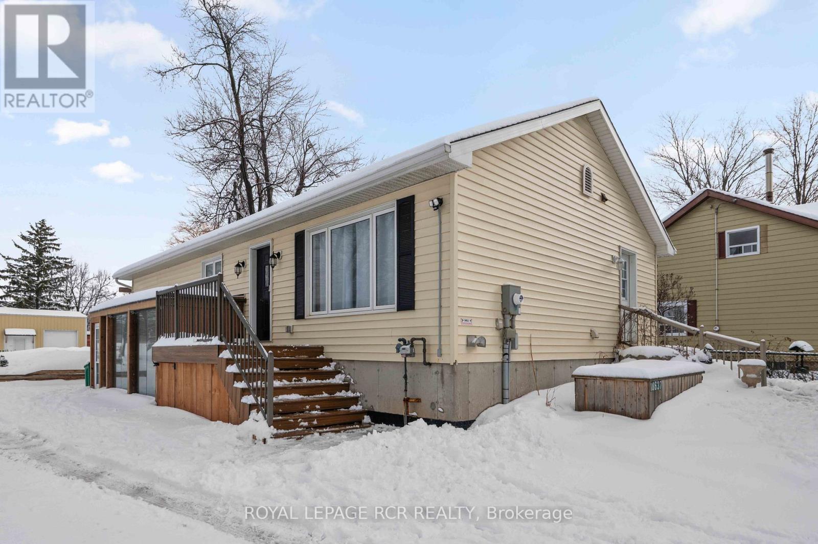 18637 Hurontario Street, Caledon, Ontario  L7K 0X9 - Photo 2 - W12679418