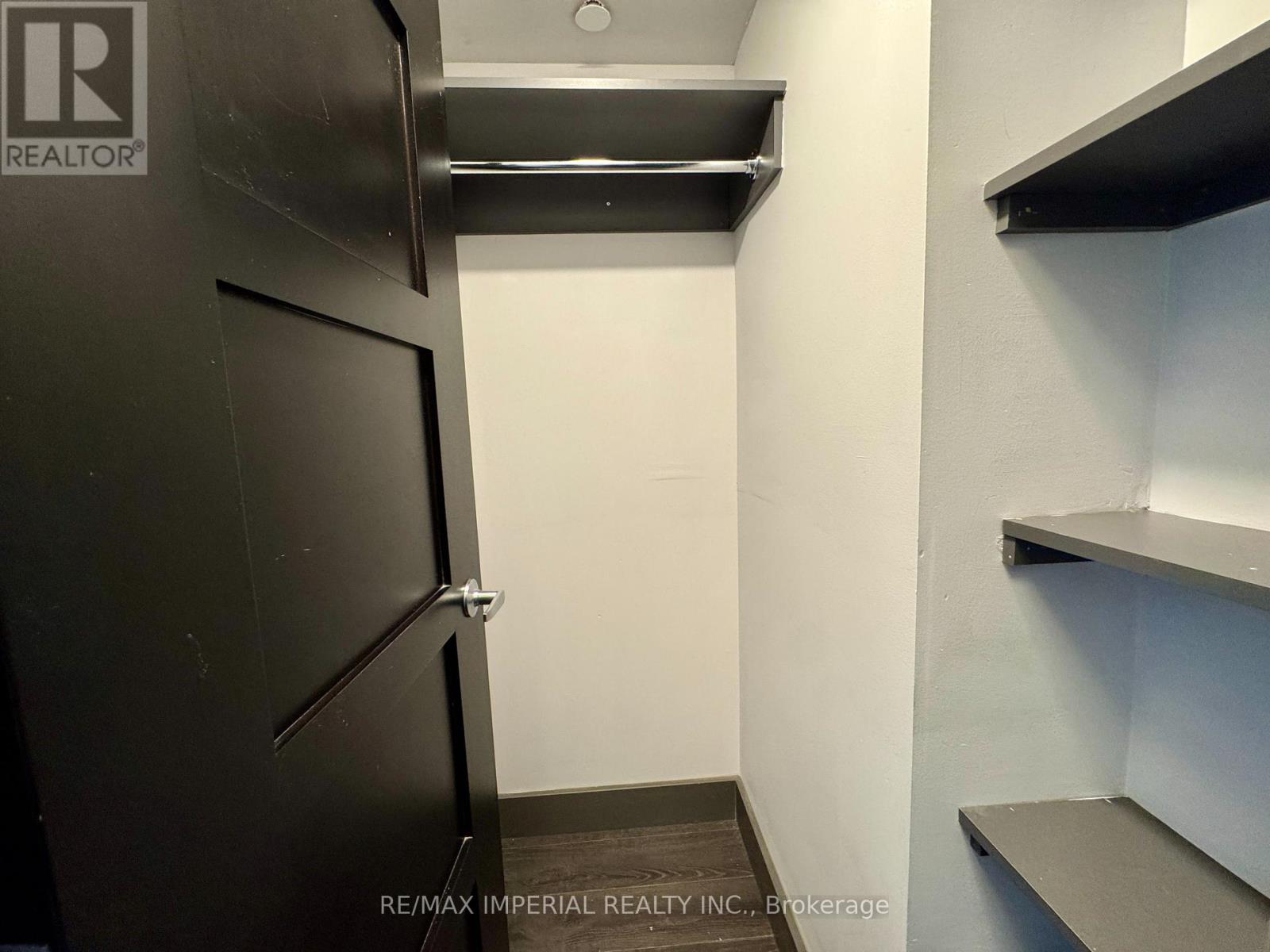 N2704 - 330 Phillip Street, Waterloo, Ontario  N2L 3W9 - Photo 5 - X12679414