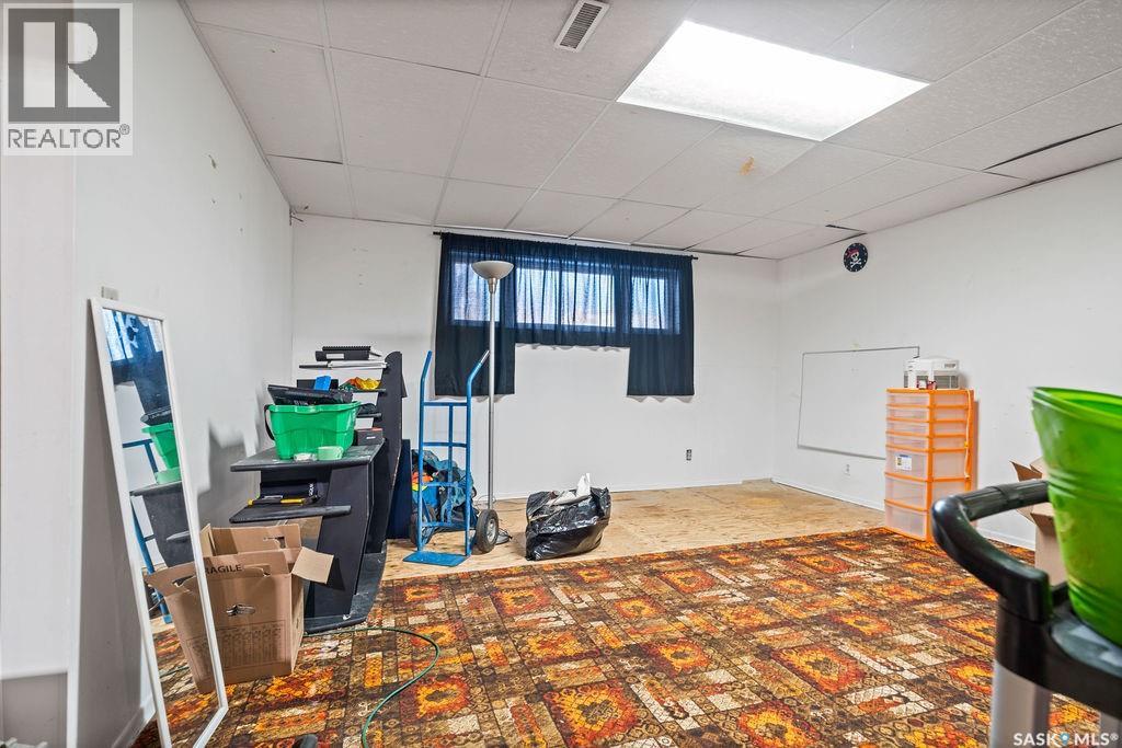 50 Hyland Crescent, Regina, Saskatchewan  S4R 7P3 - Photo 22 - SK026470