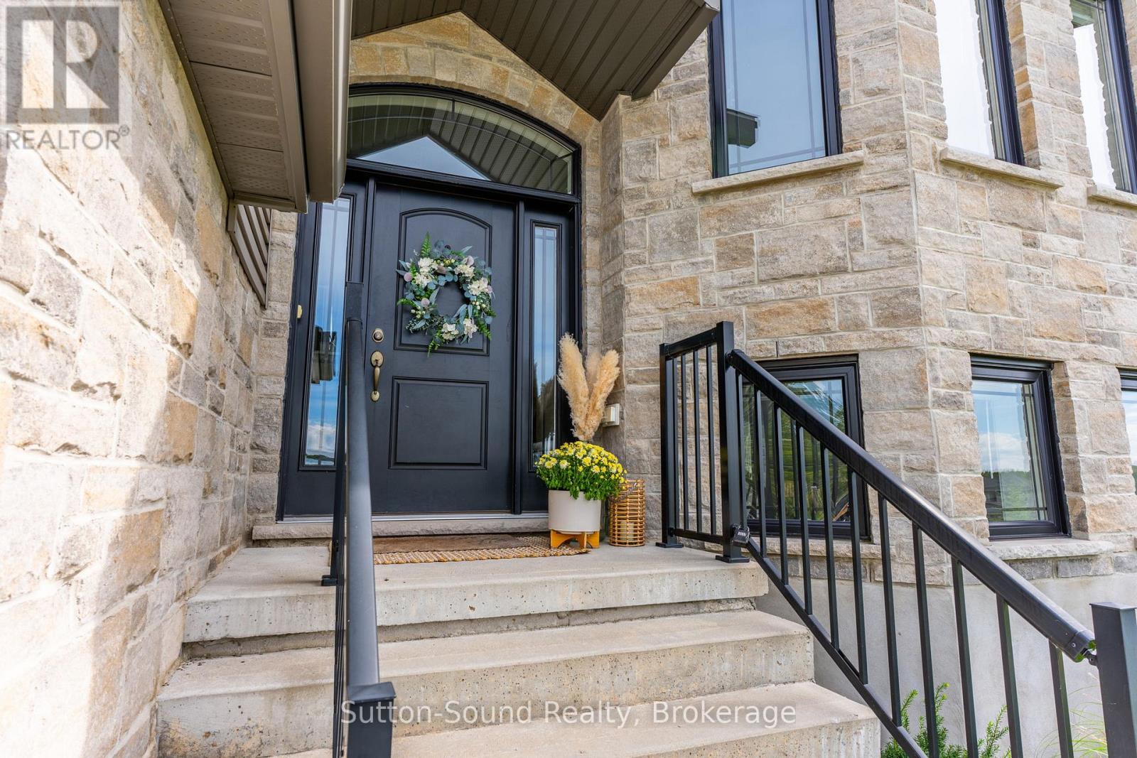 111 Donway Drive, Chatsworth, Ontario  N0H 1G0 - Photo 3 - X12679508