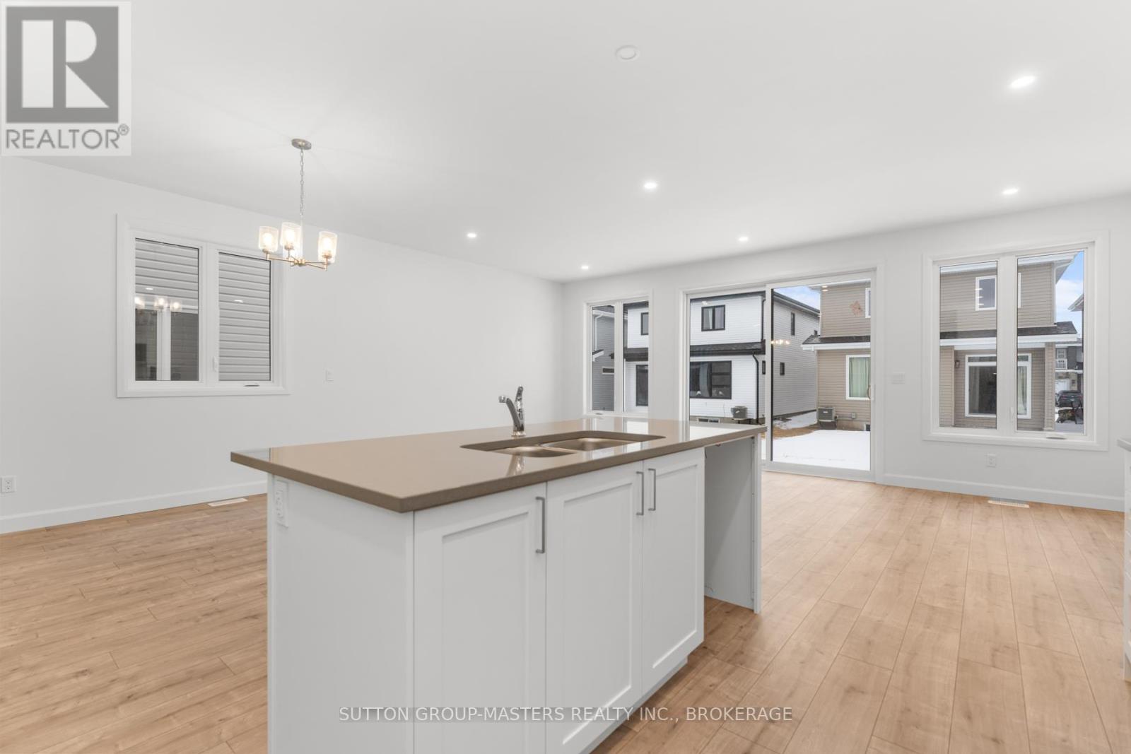 218 Superior Drive, Loyalist (Amherstview), Ontario  K7N 0E5 - Photo 9 - X12679454