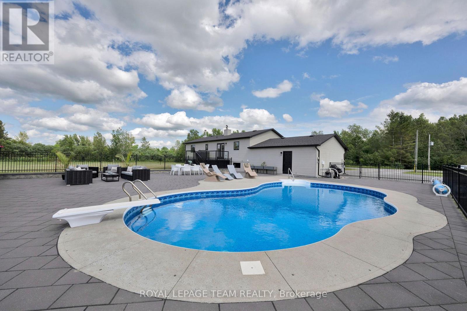 883 Craig Road, North Grenville, Ontario  K0G 1S0 - Photo 9 - X12237920