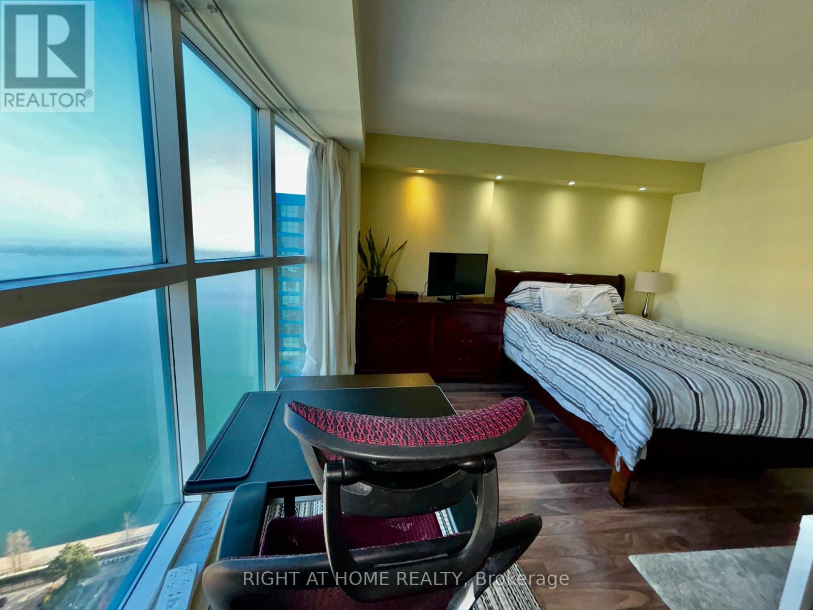 3803 - 77 Harbour Square, Toronto, Ontario  M5J 2S2 - Photo 12 - C12679440