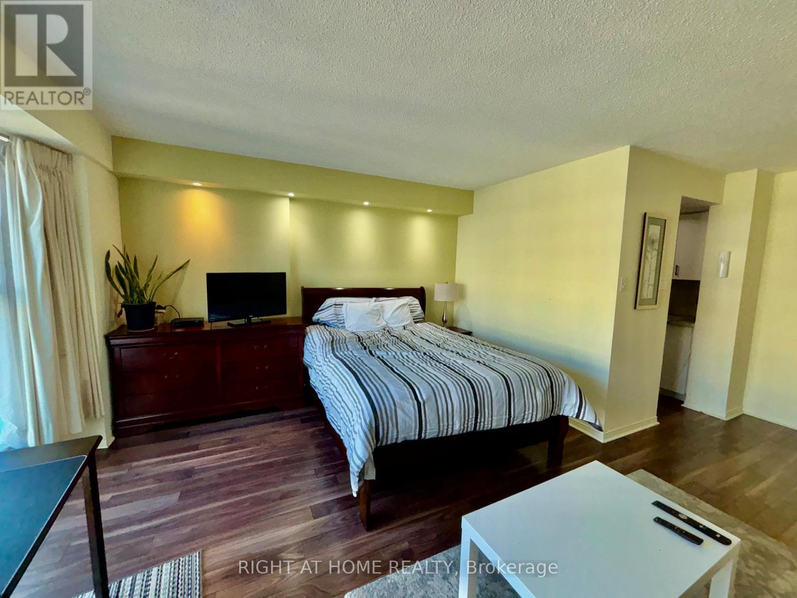 3803 - 77 Harbour Square, Toronto, Ontario  M5J 2S2 - Photo 13 - C12679440