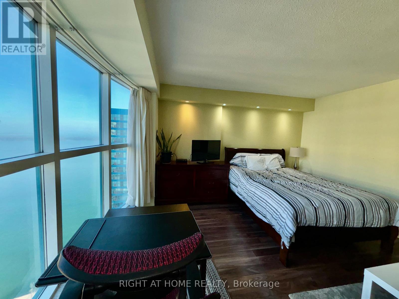 3803 - 77 Harbour Square, Toronto, Ontario  M5J 2S2 - Photo 14 - C12679440