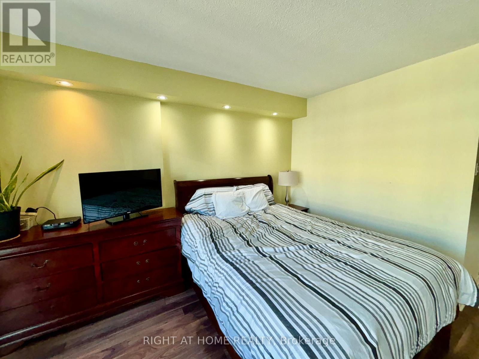 3803 - 77 Harbour Square, Toronto, Ontario  M5J 2S2 - Photo 16 - C12679440