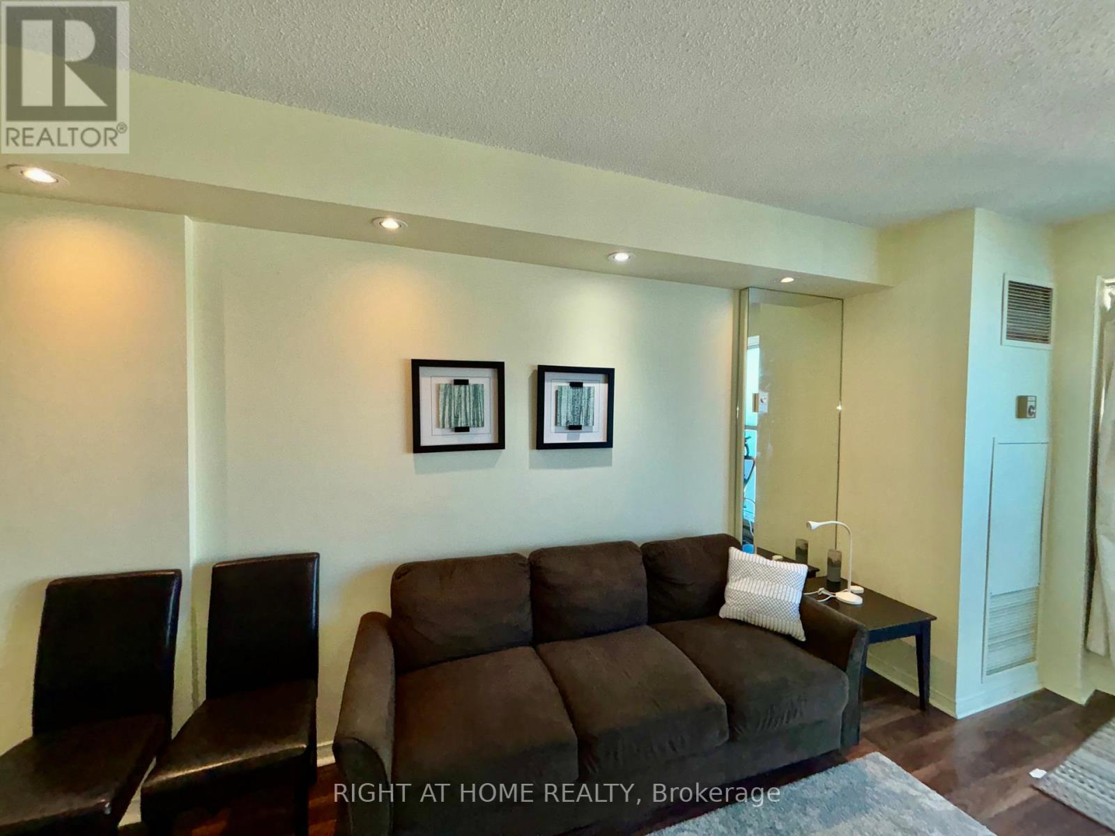 3803 - 77 Harbour Square, Toronto, Ontario  M5J 2S2 - Photo 22 - C12679440