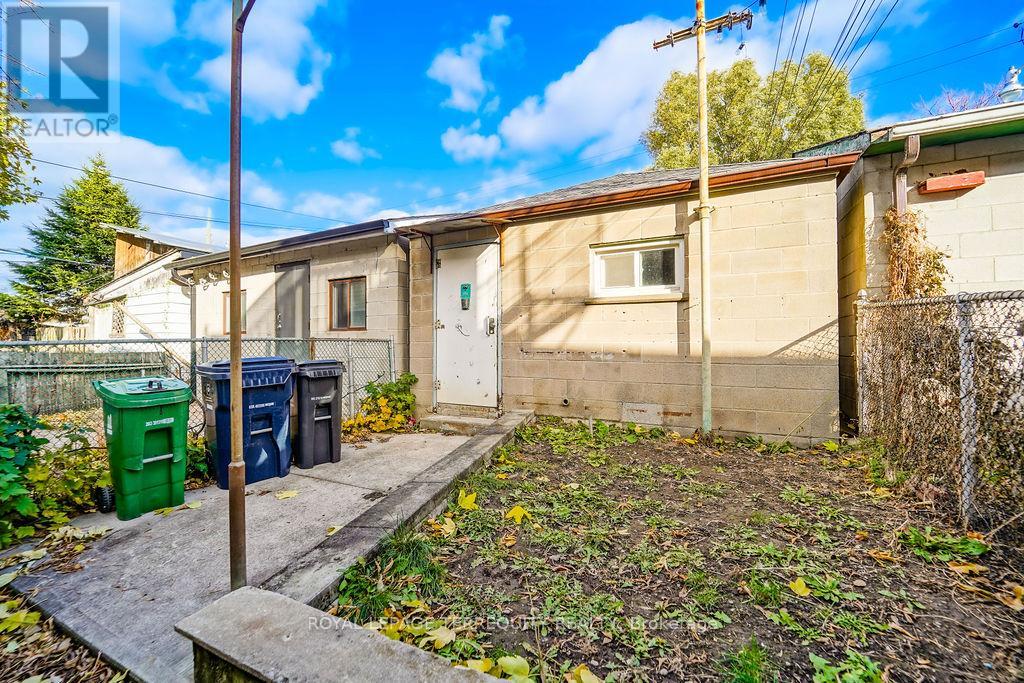 243 Montrose Avenue, Toronto, Ontario  M6G 3G6 - Photo 12 - C12679502