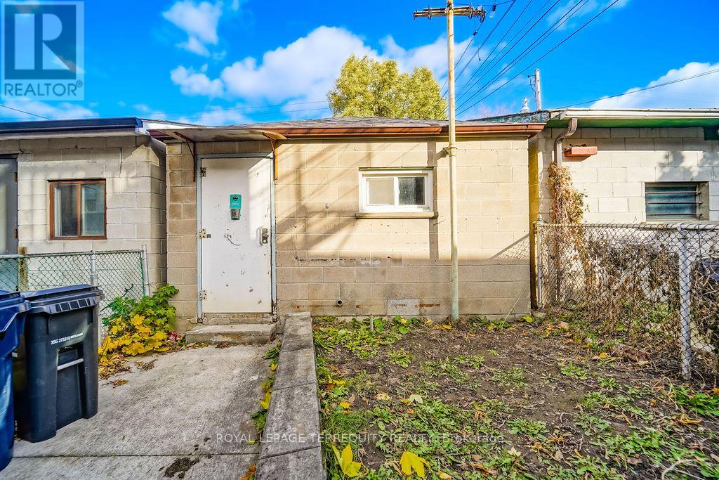 243 Montrose Avenue, Toronto, Ontario  M6G 3G6 - Photo 13 - C12679502