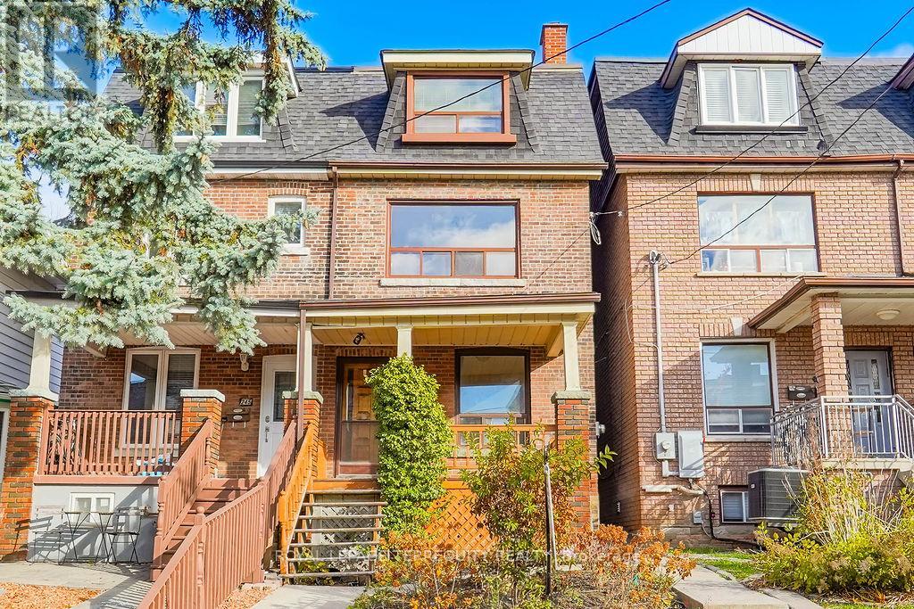 243 Montrose Avenue, Toronto, Ontario  M6G 3G6 - Photo 2 - C12679502
