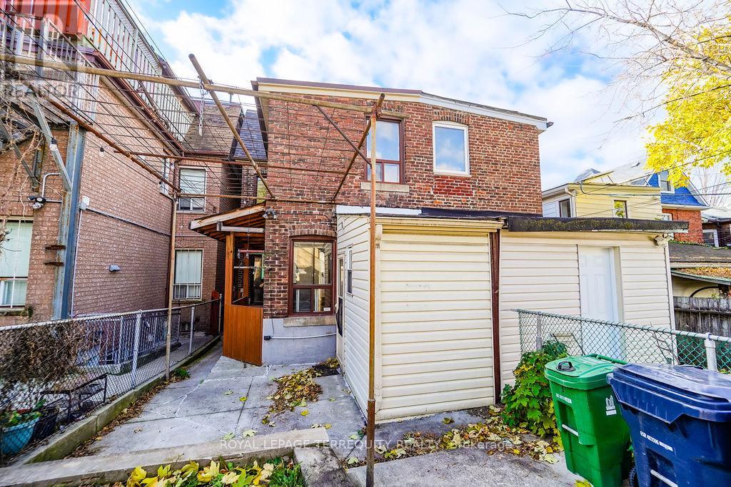 243 Montrose Avenue, Toronto, Ontario  M6G 3G6 - Photo 9 - C12679502