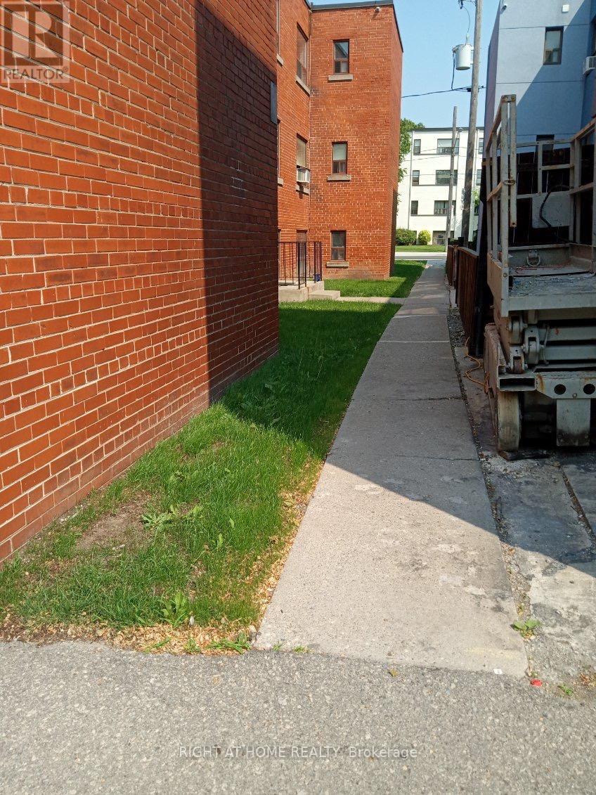 1020 O'connor Drive, Toronto, Ontario  M4B 2T3 - Photo 30 - E12679478