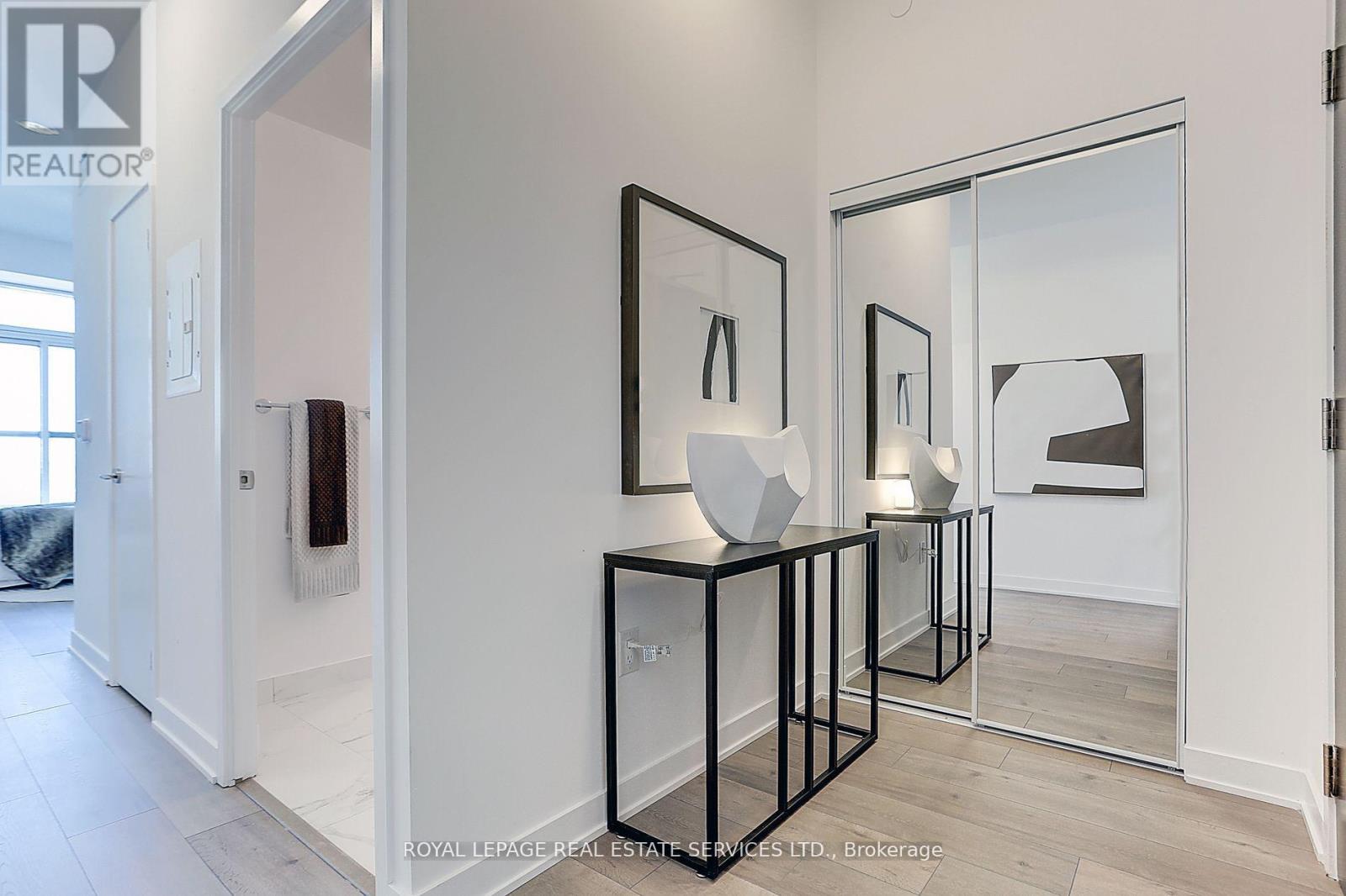 517 - 38 Honeycrisp Crescent, Vaughan, Ontario  L4K 0M8 - Photo 4 - N12679488