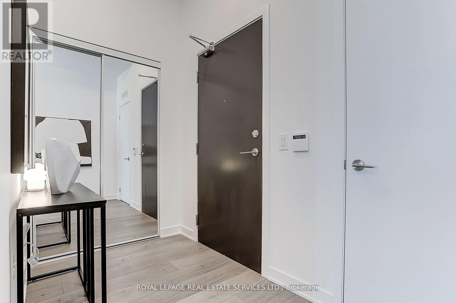 517 - 38 Honeycrisp Crescent, Vaughan, Ontario  L4K 0M8 - Photo 5 - N12679488