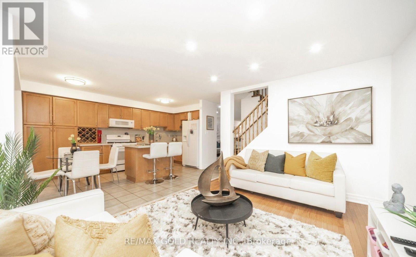 36 Roxton Crescent N, Brampton, Ontario  L7A 2A9 - Photo 10 - W12673608