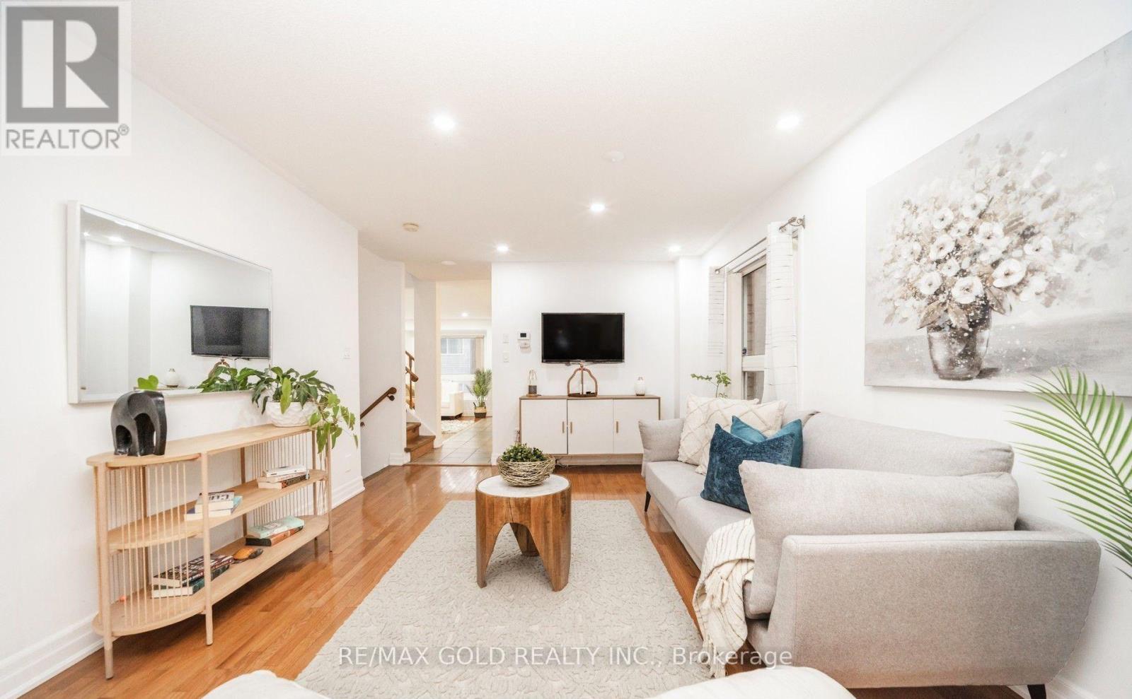 36 Roxton Crescent N, Brampton, Ontario  L7A 2A9 - Photo 4 - W12673608