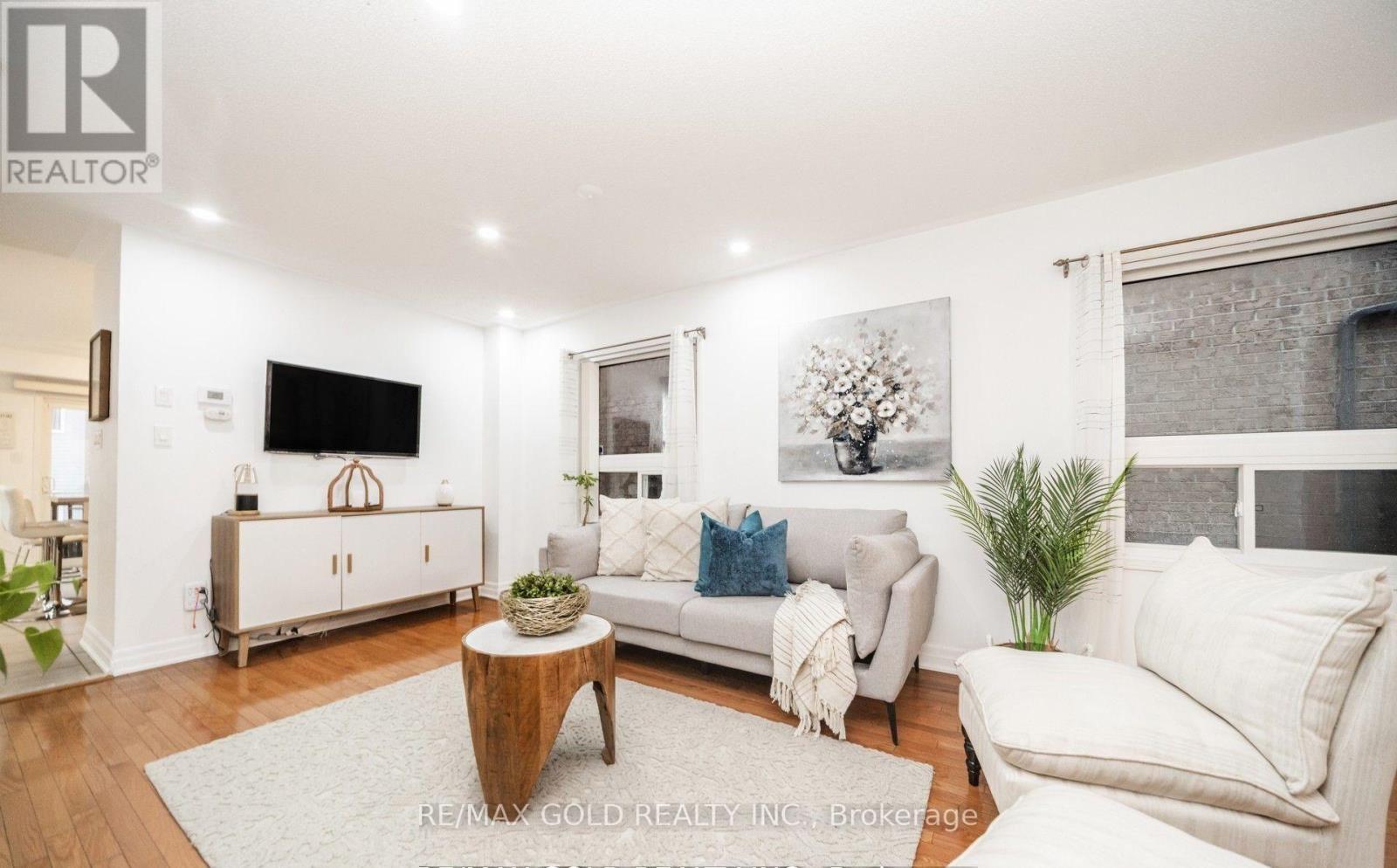 36 Roxton Crescent N, Brampton, Ontario  L7A 2A9 - Photo 6 - W12673608