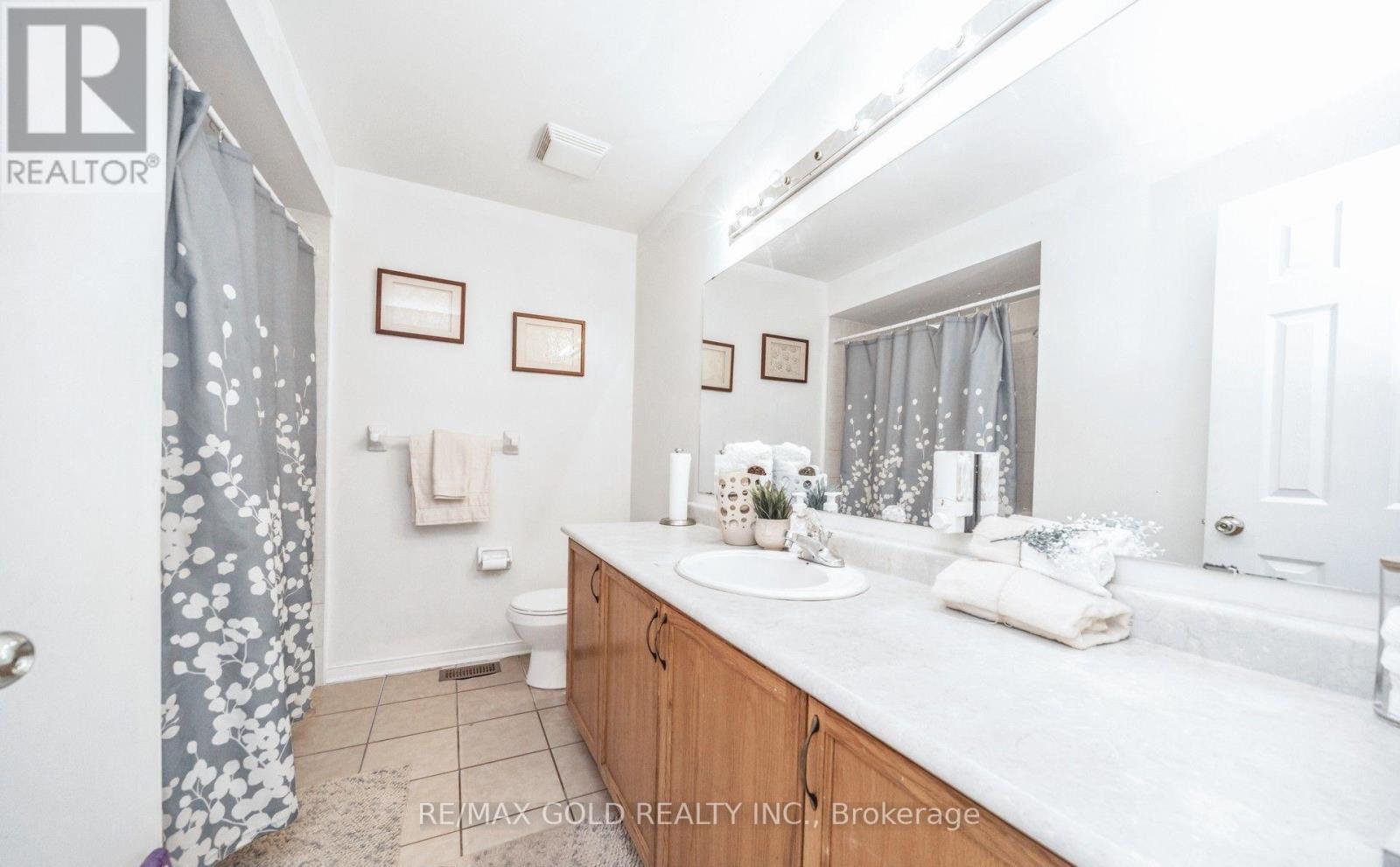 36 Roxton Crescent N, Brampton, Ontario  L7A 2A9 - Photo 20 - W12673608