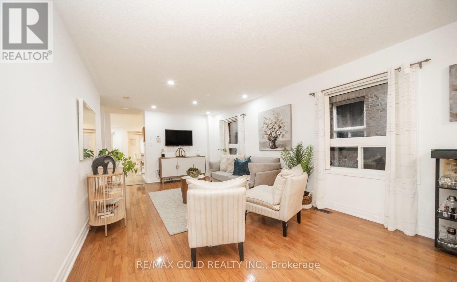 36 Roxton Crescent N, Brampton, Ontario  L7A 2A9 - Photo 7 - W12673608