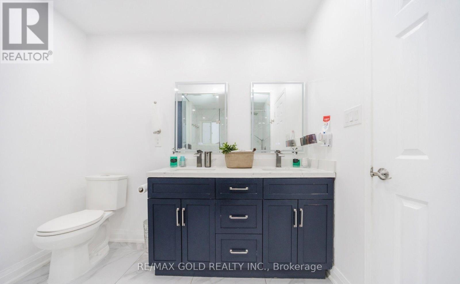 36 Roxton Crescent N, Brampton, Ontario  L7A 2A9 - Photo 16 - W12673608