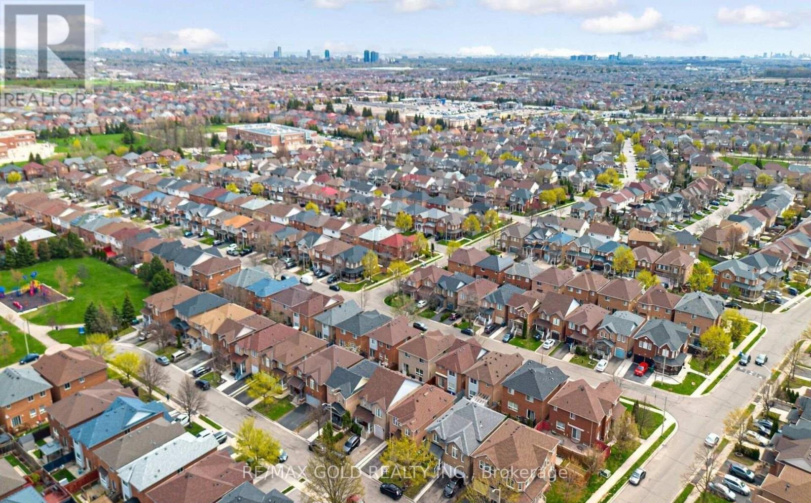 36 Roxton Crescent N, Brampton, Ontario  L7A 2A9 - Photo 22 - W12673608