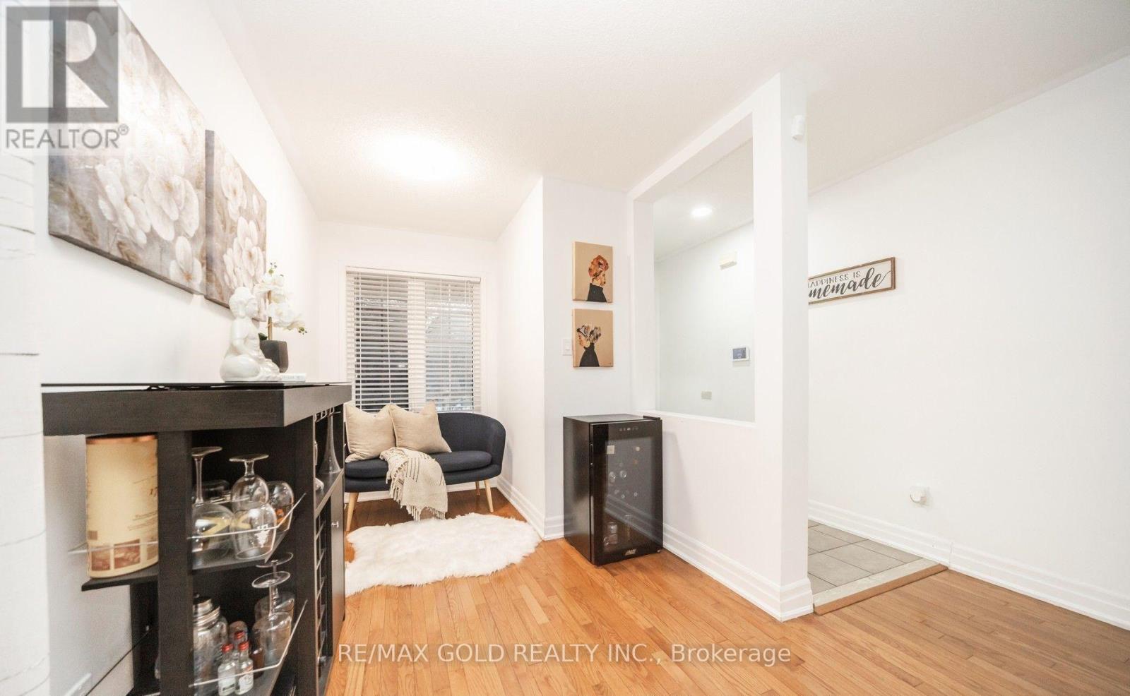 36 Roxton Crescent N, Brampton, Ontario  L7A 2A9 - Photo 3 - W12673608