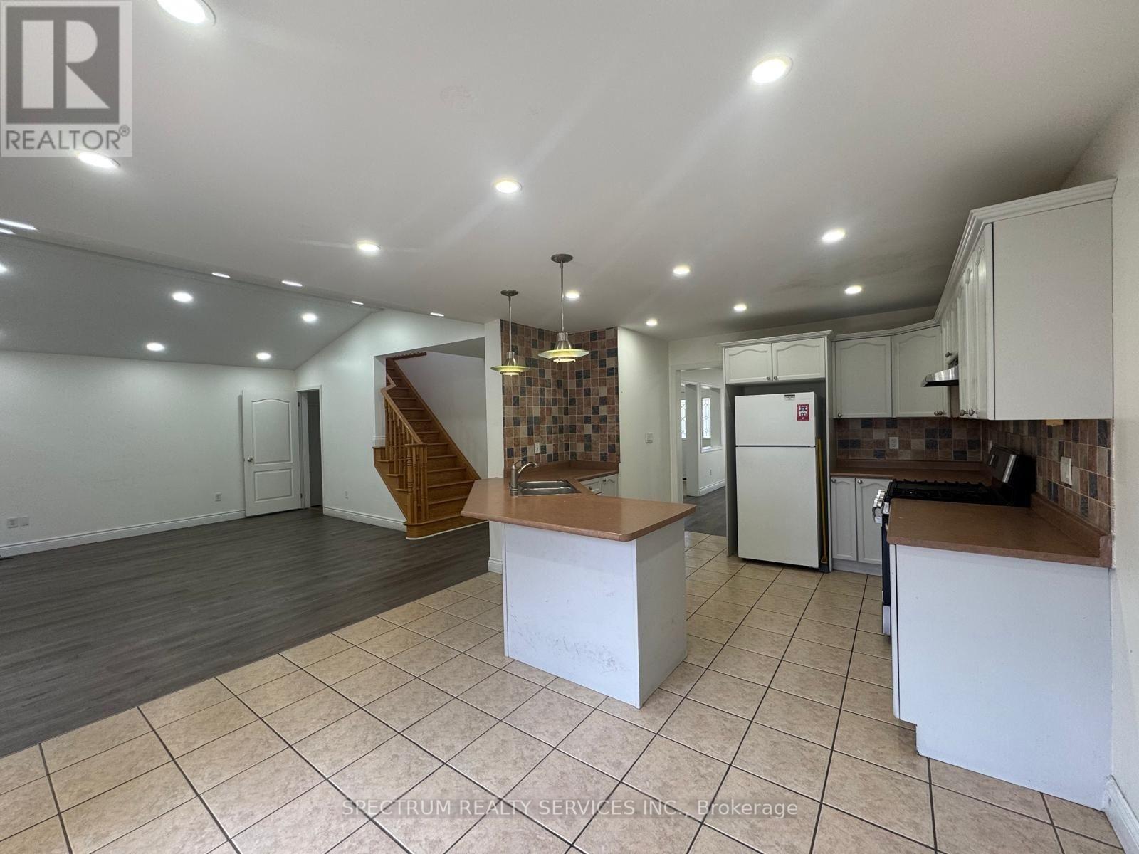 1684 Norris Circle, Milton, Ontario  L9T 6A3 - Photo 5 - W12678470