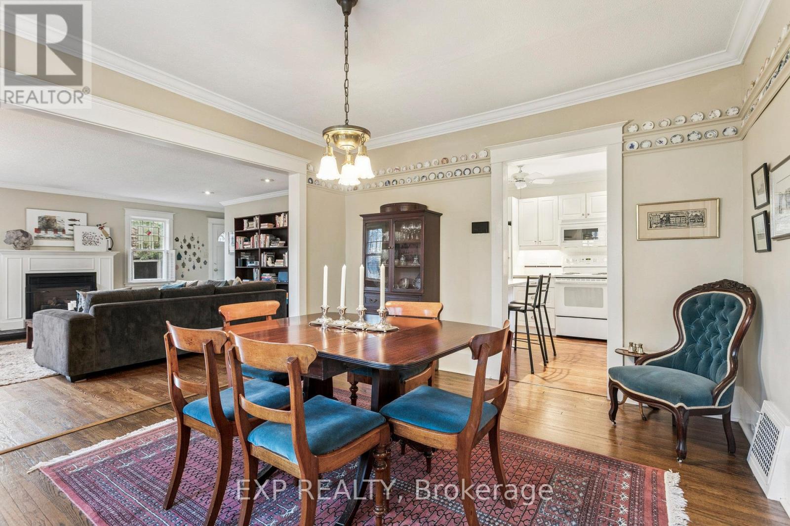 289 Spruce Street, Oakville, Ontario  L6J 2G8 - Photo 11 - W12679438