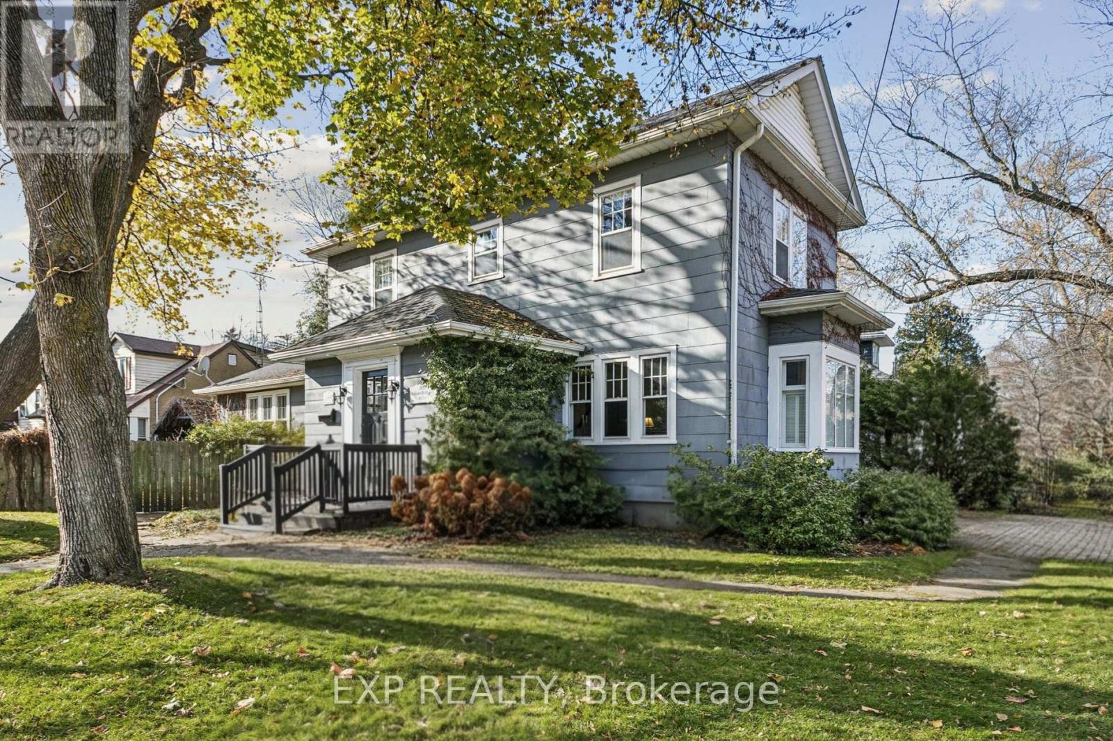 289 Spruce Street, Oakville, Ontario  L6J 2G8 - Photo 3 - W12679438