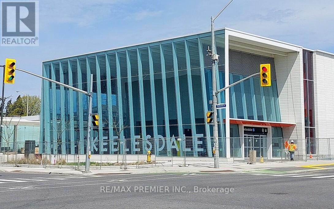 2 - 92 Trethewey Drive, Toronto, Ontario  M6M 4B4 - Photo 11 - W12679450