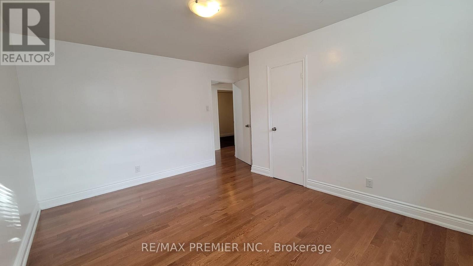 2 - 92 Trethewey Drive, Toronto, Ontario  M6M 4B4 - Photo 5 - W12679450