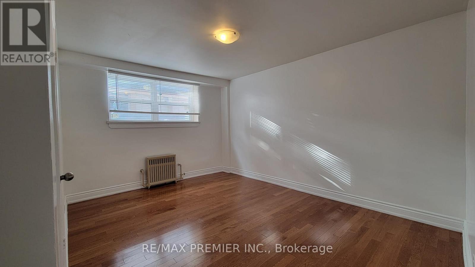 2 - 92 Trethewey Drive, Toronto, Ontario  M6M 4B4 - Photo 6 - W12679450