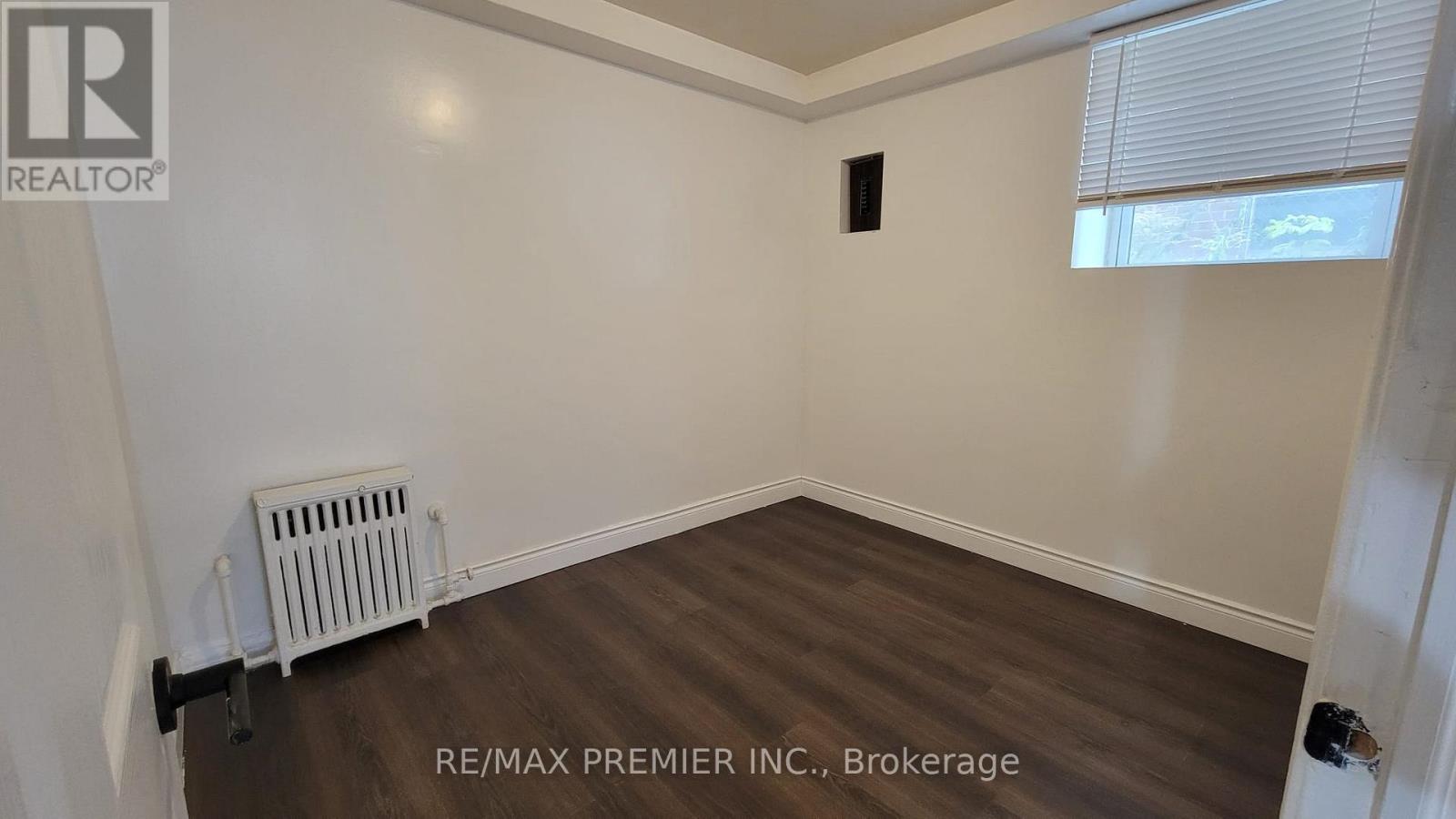 2 - 92 Trethewey Drive, Toronto, Ontario  M6M 4B4 - Photo 9 - W12679450