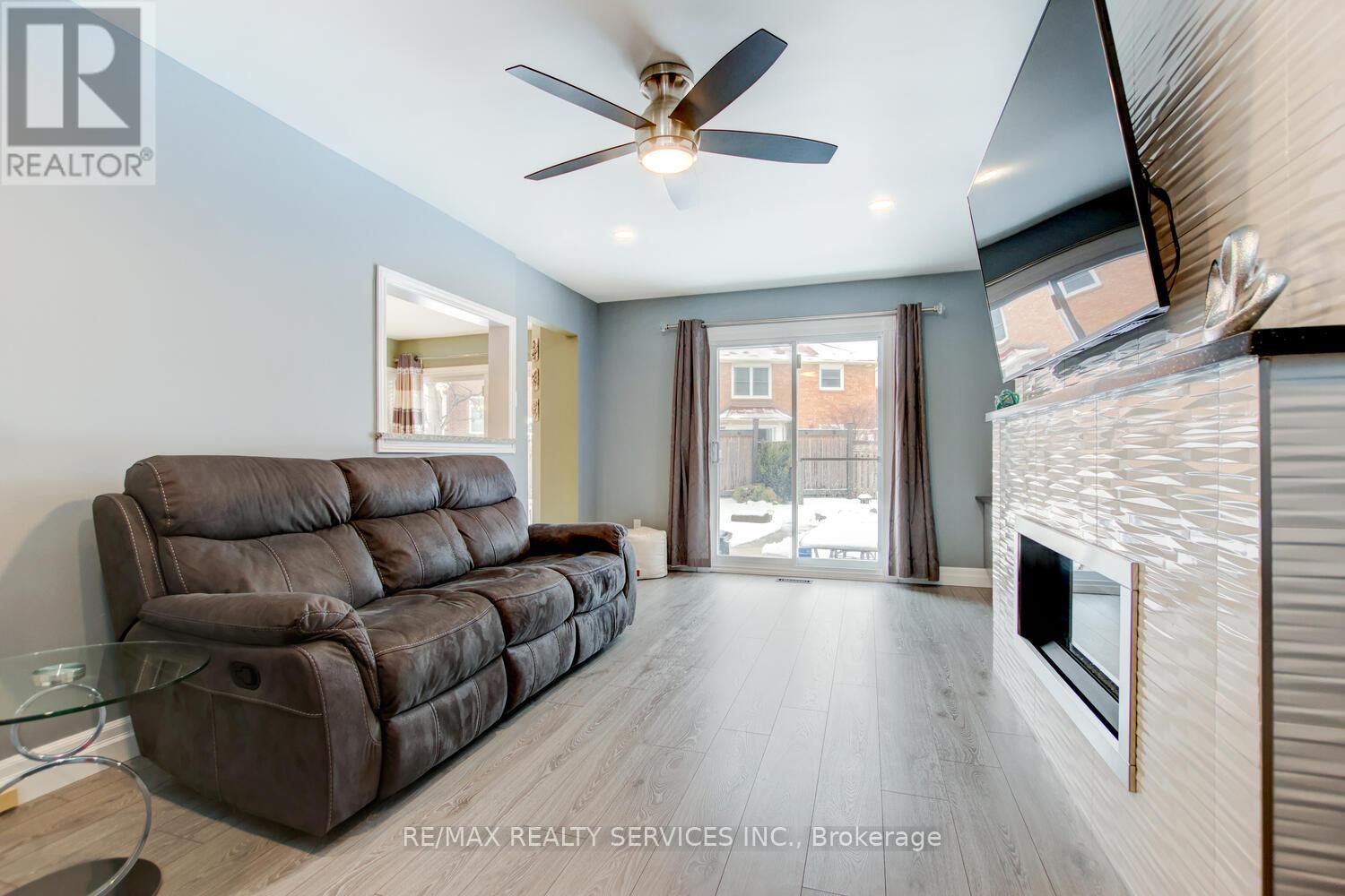 34 Garbutt Crescent, Brampton, Ontario  L6X 3G2 - Photo 12 - W12679486