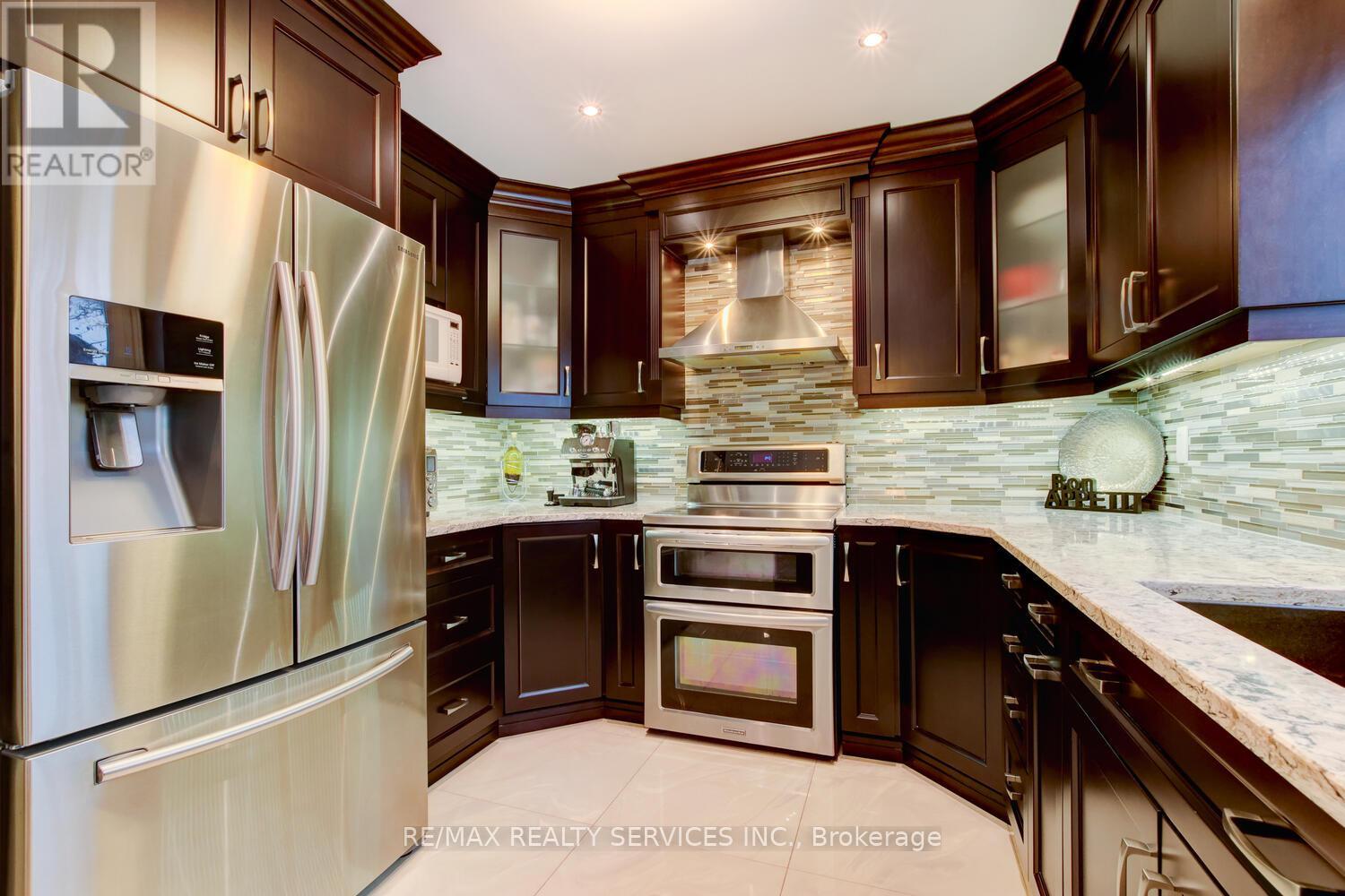 34 Garbutt Crescent, Brampton, Ontario  L6X 3G2 - Photo 19 - W12679486