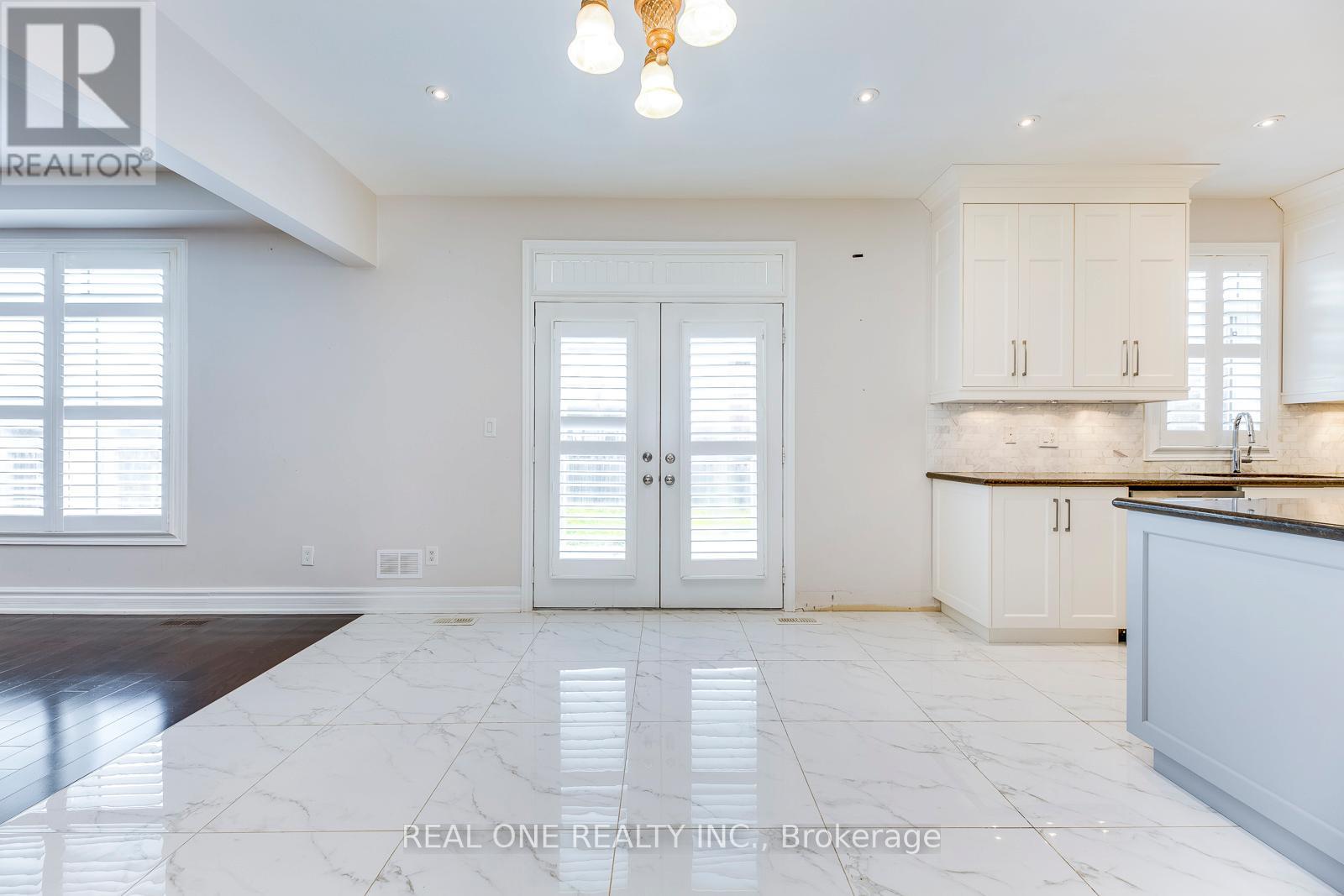 1280 Kestell Boulevard, Oakville, Ontario  L6H 0B3 - Photo 16 - W12679500