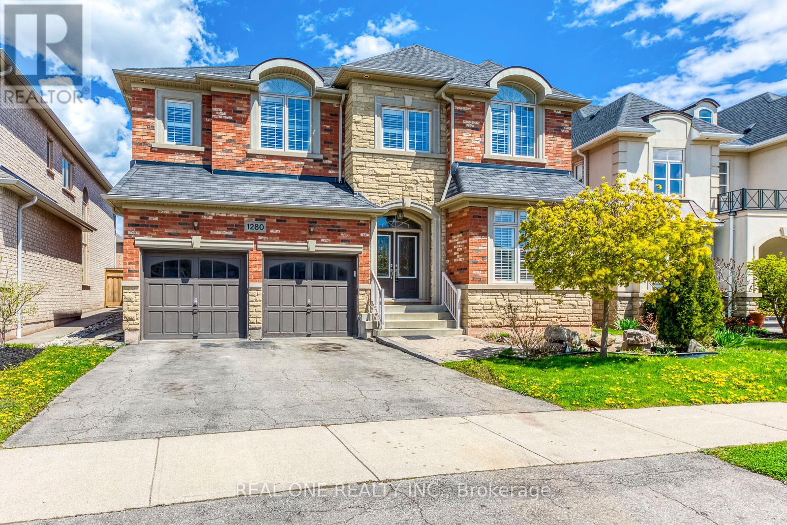 1280 Kestell Boulevard, Oakville, Ontario  L6H 0B3 - Photo 2 - W12679500