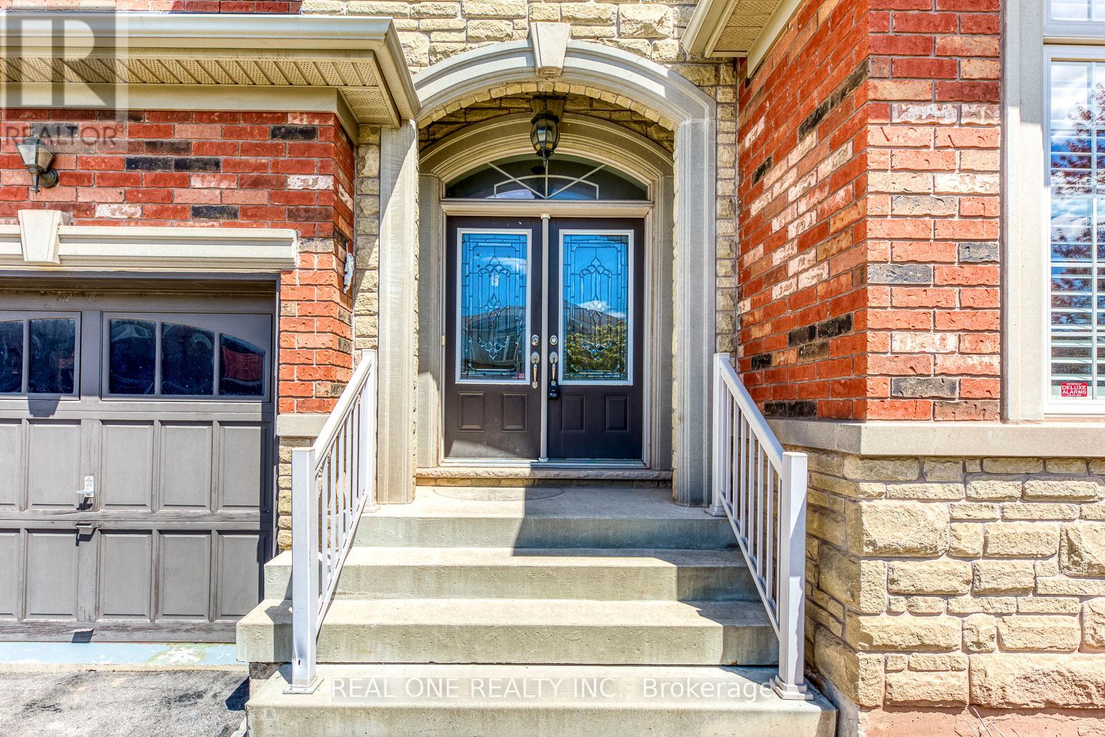 1280 Kestell Boulevard, Oakville, Ontario  L6H 0B3 - Photo 3 - W12679500