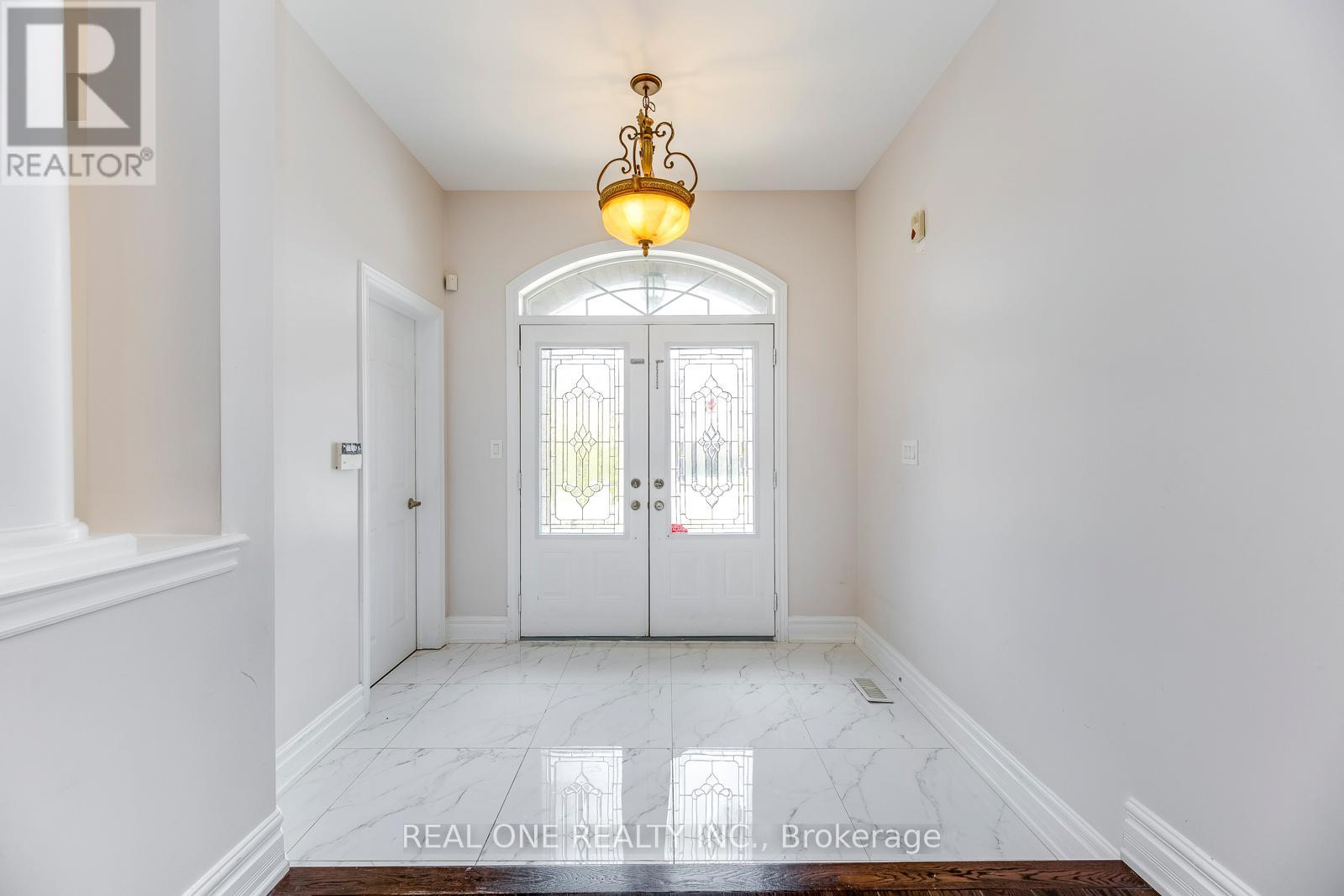 1280 Kestell Boulevard, Oakville, Ontario  L6H 0B3 - Photo 4 - W12679500