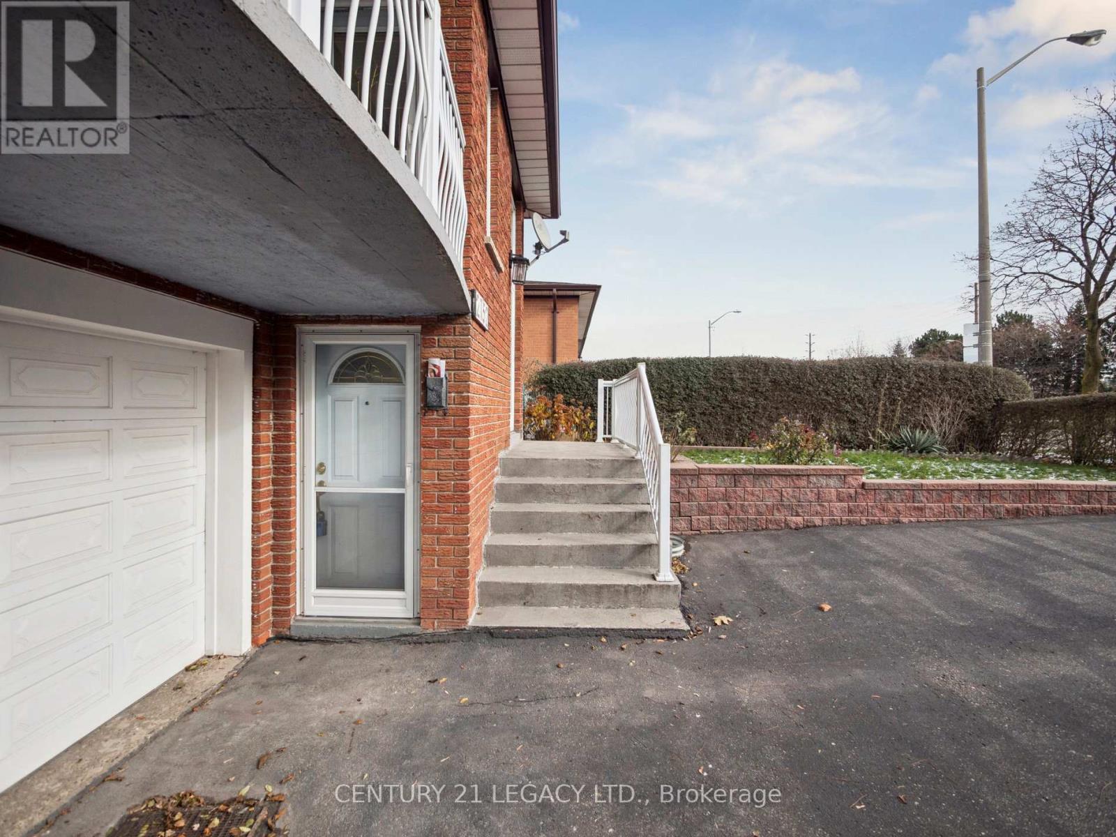 2152 Sheppard Avenue W, Toronto, Ontario  M3N 1A5 - Photo 4 - W12679516