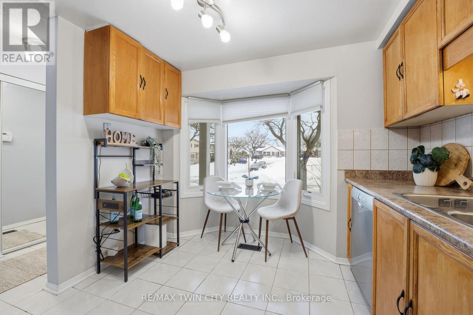 24 Catalina Court, Kitchener, Ontario  N2M 5L9 - Photo 7 - X12679472