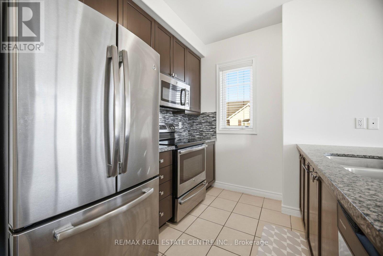 235 Westbank Trail, Hamilton, Ontario  L8J 0H4 - Photo 13 - X12679482