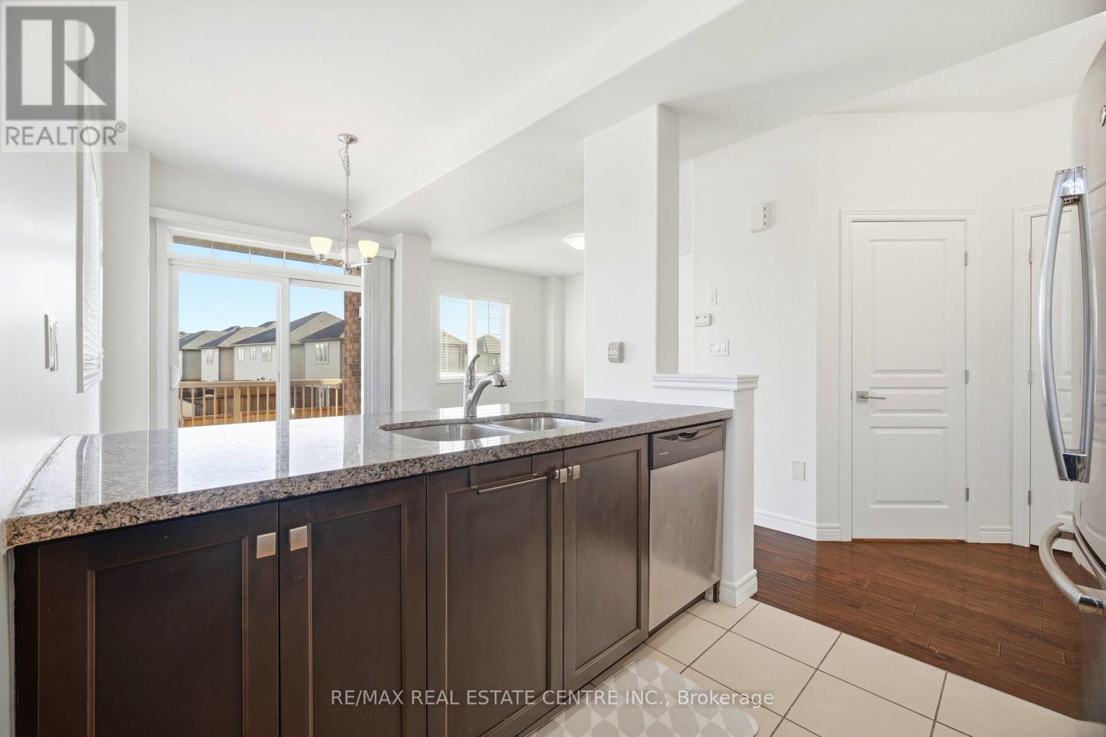 235 Westbank Trail, Hamilton, Ontario  L8J 0H4 - Photo 14 - X12679482