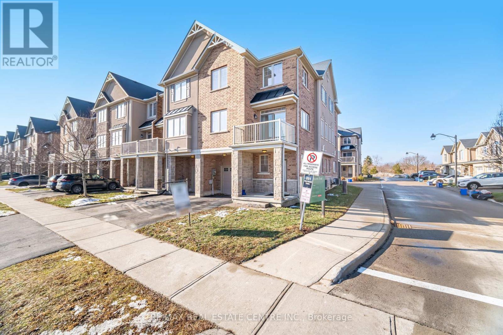 235 Westbank Trail, Hamilton, Ontario  L8J 0H4 - Photo 4 - X12679482