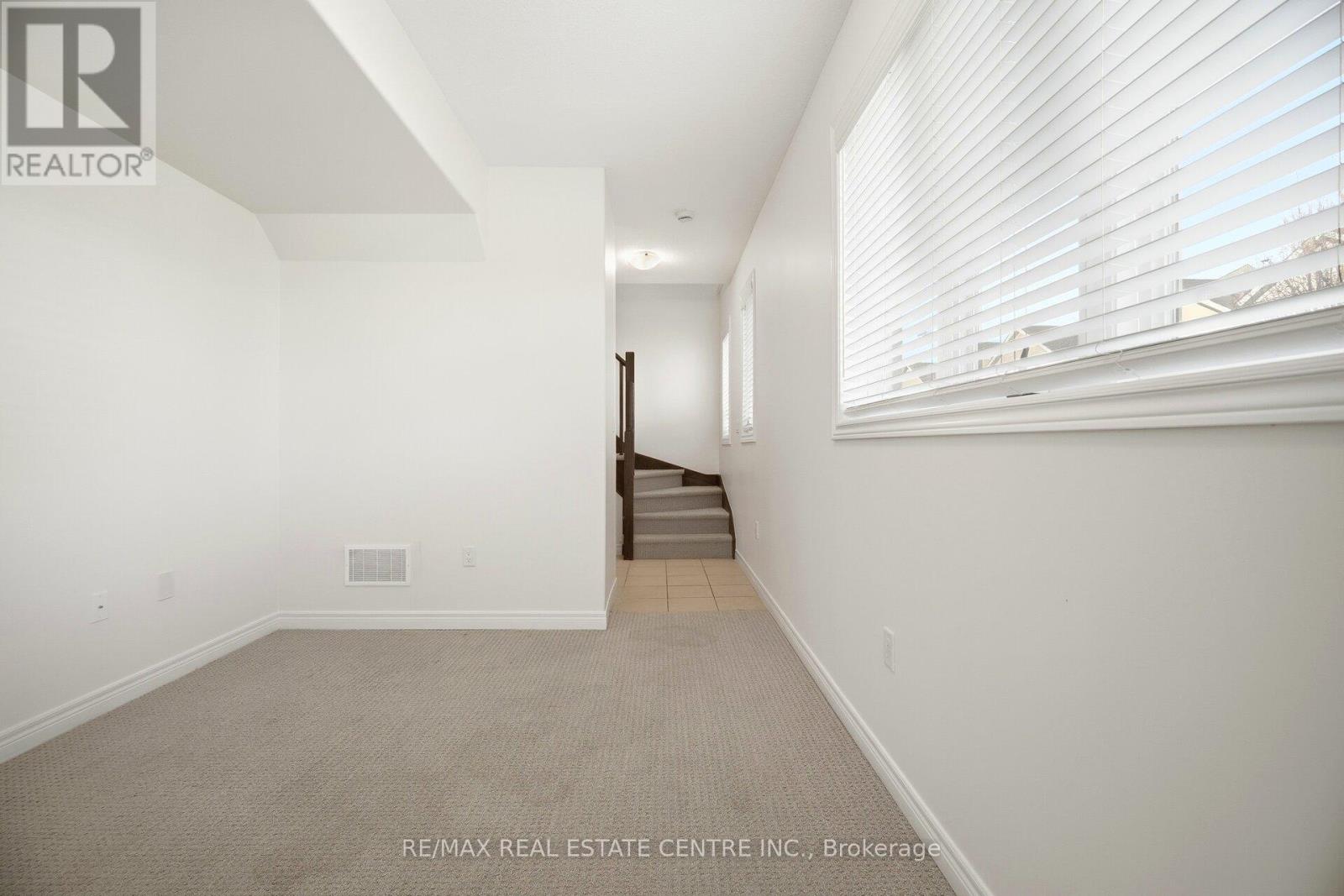 235 Westbank Trail, Hamilton, Ontario  L8J 0H4 - Photo 9 - X12679482