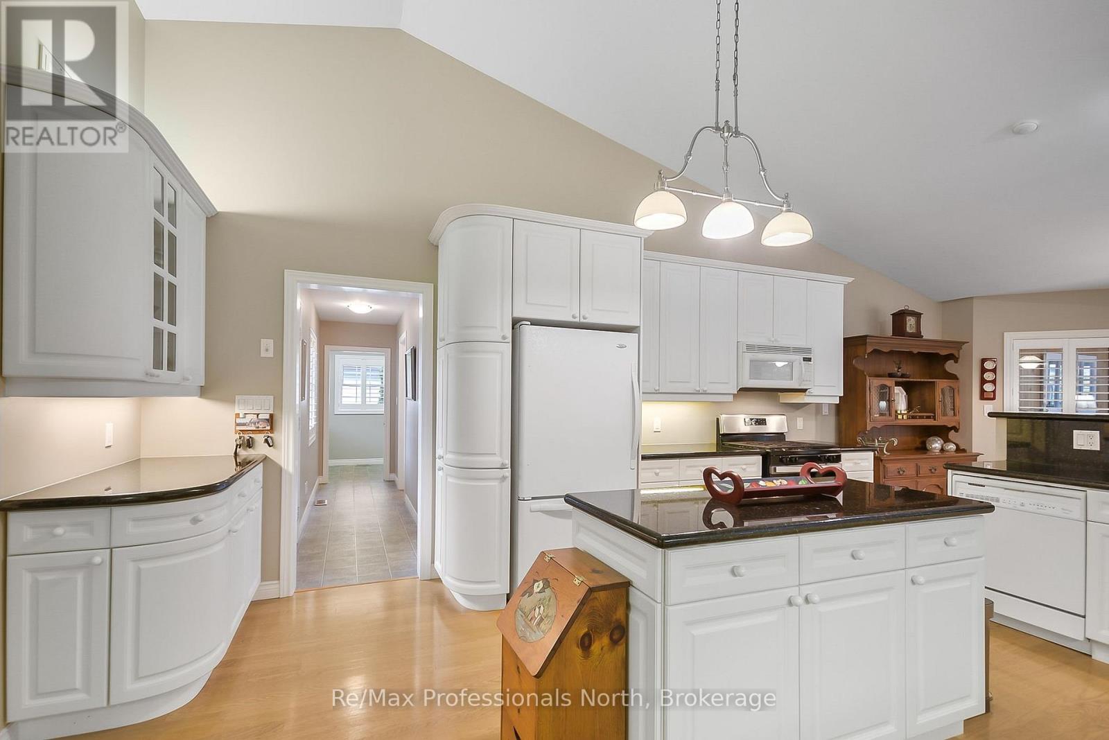 160 Tiffany Trail, Gravenhurst (Muskoka (S)), Ontario  P1P 1A6 - Photo 8 - X12679624